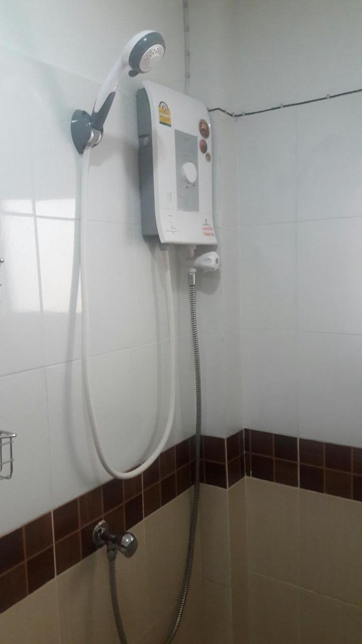 Savika Guesthouse Ranong Buitenkant foto
