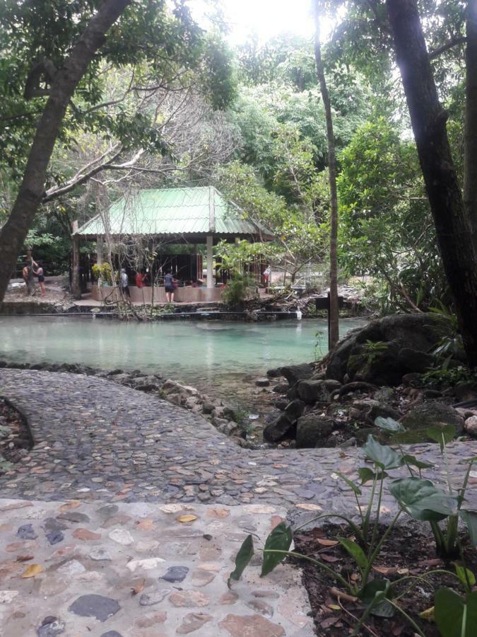 Savika Guesthouse Ranong Buitenkant foto