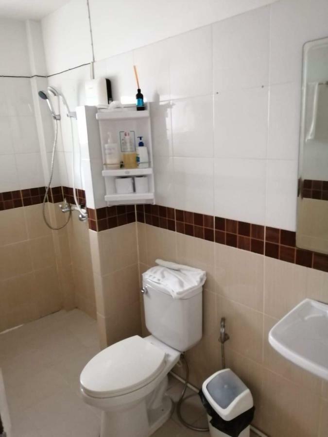 Savika Guesthouse Ranong Buitenkant foto